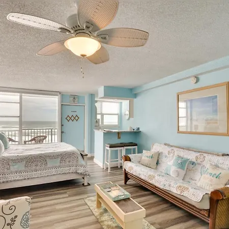 Updated Daytona Beach Oceanfront Studio!